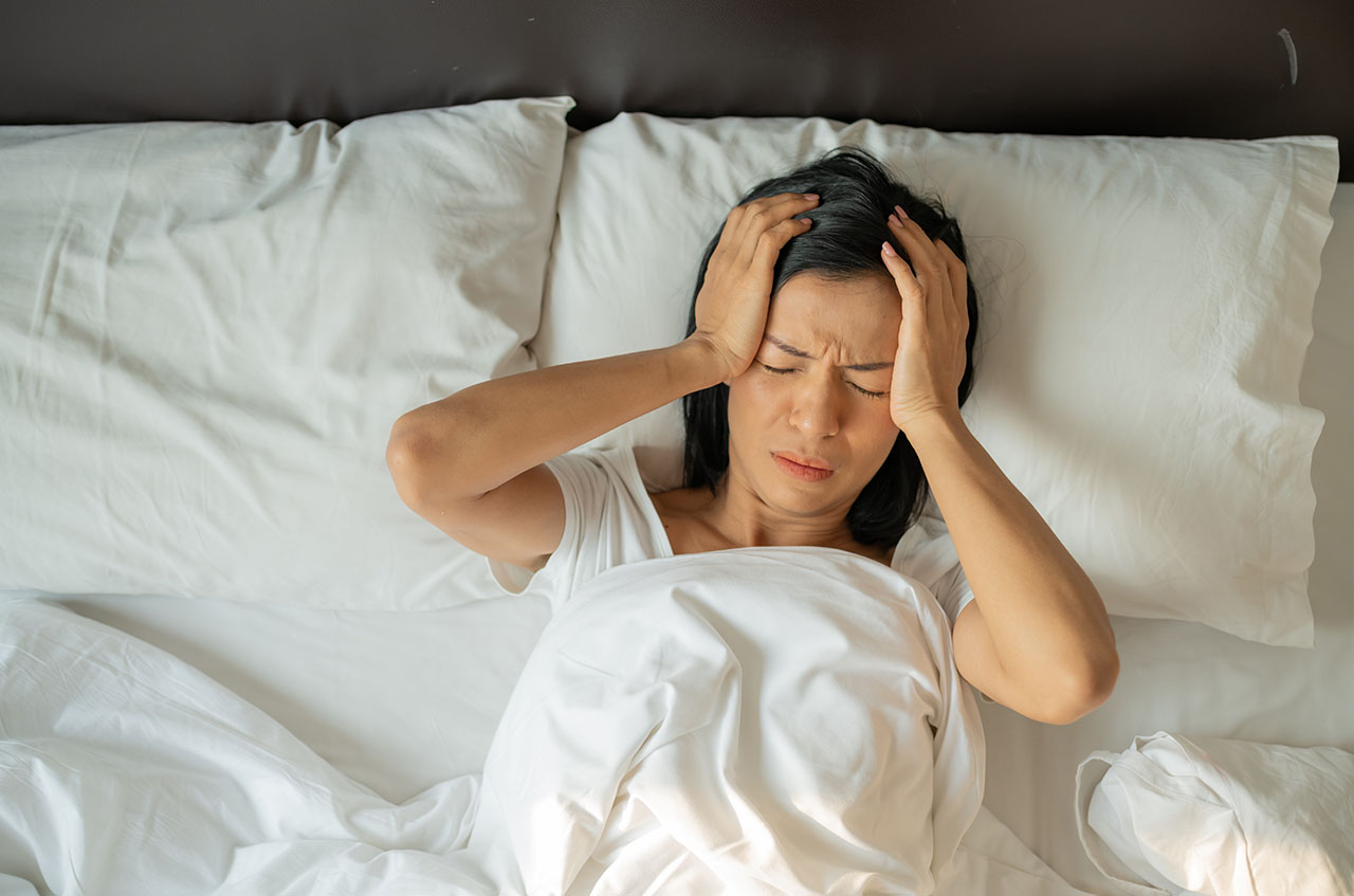 How to Fall Asleep When Even Prescription Sleeping Pills Don’t Help, According to An Insomniac
